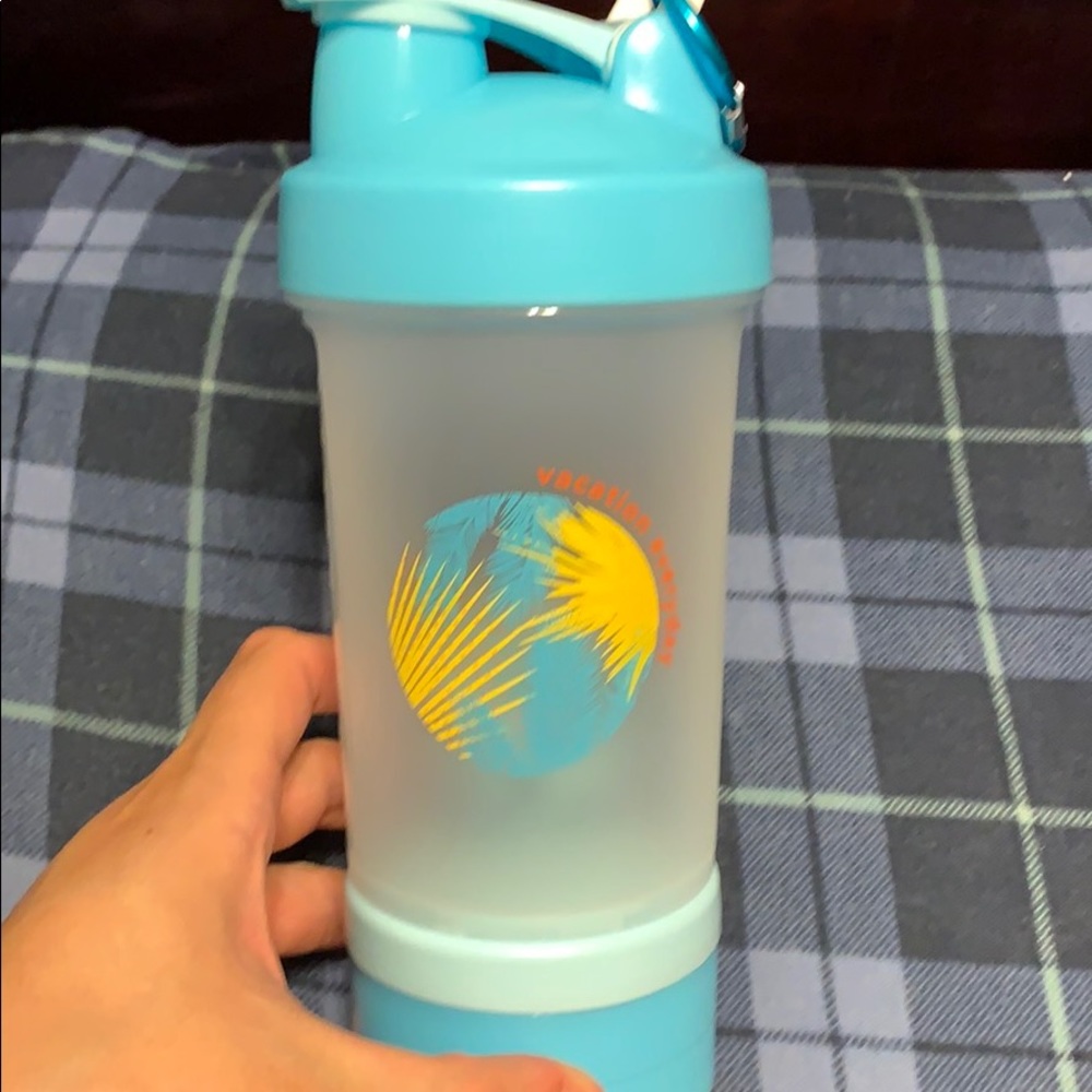 Shaker Bottle - Picture 4 of 6